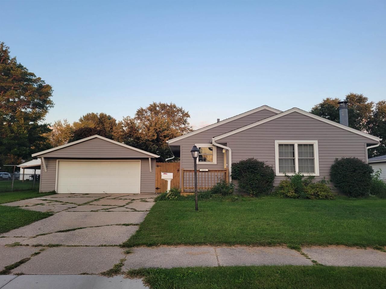 Property Photo:  2213 South Walnut Street  WI 53546 