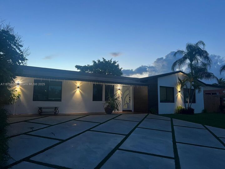 Property Photo: 15230 SW 109th Ave FL 33157