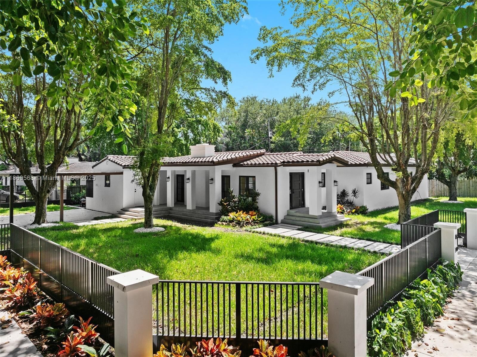 Property Photo: 7402 SW 54th Ave FL 33143