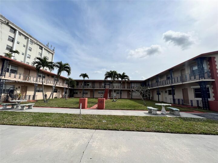 Property Photo: 5300 Hollywood 10 FL 33021