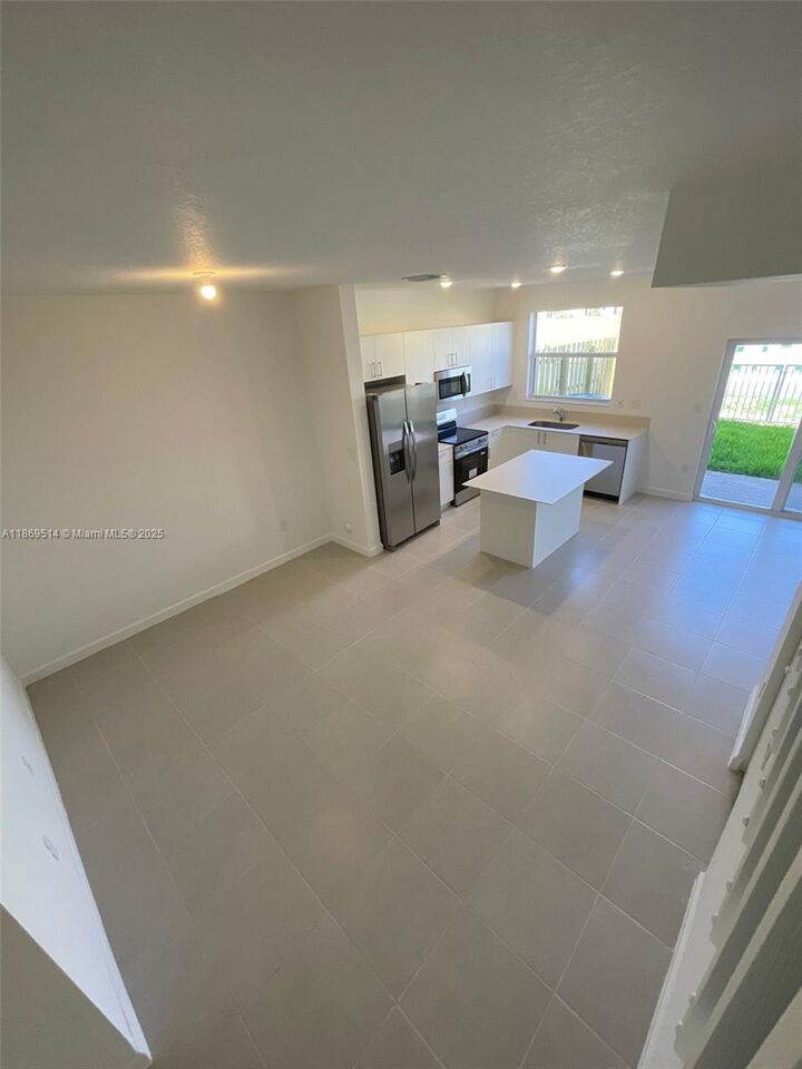 Property Photo: 2760 SE 26th Ave 0 FL 33035
