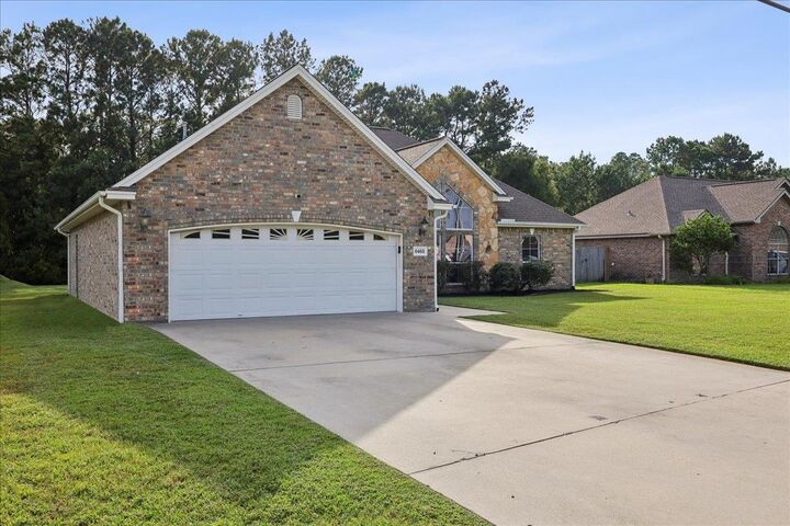 Property Photo: 6465 Woodridge Dr TX 77657