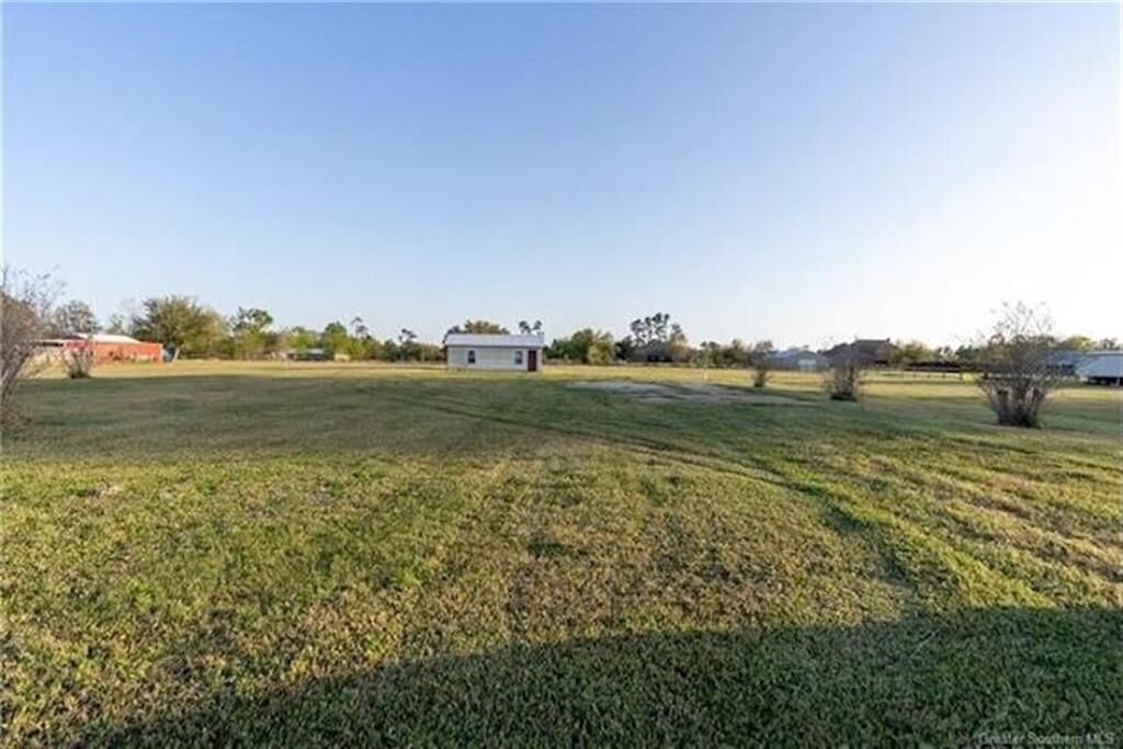 Property Photo:  1273 W Tank Farm Road W  LA 70605 