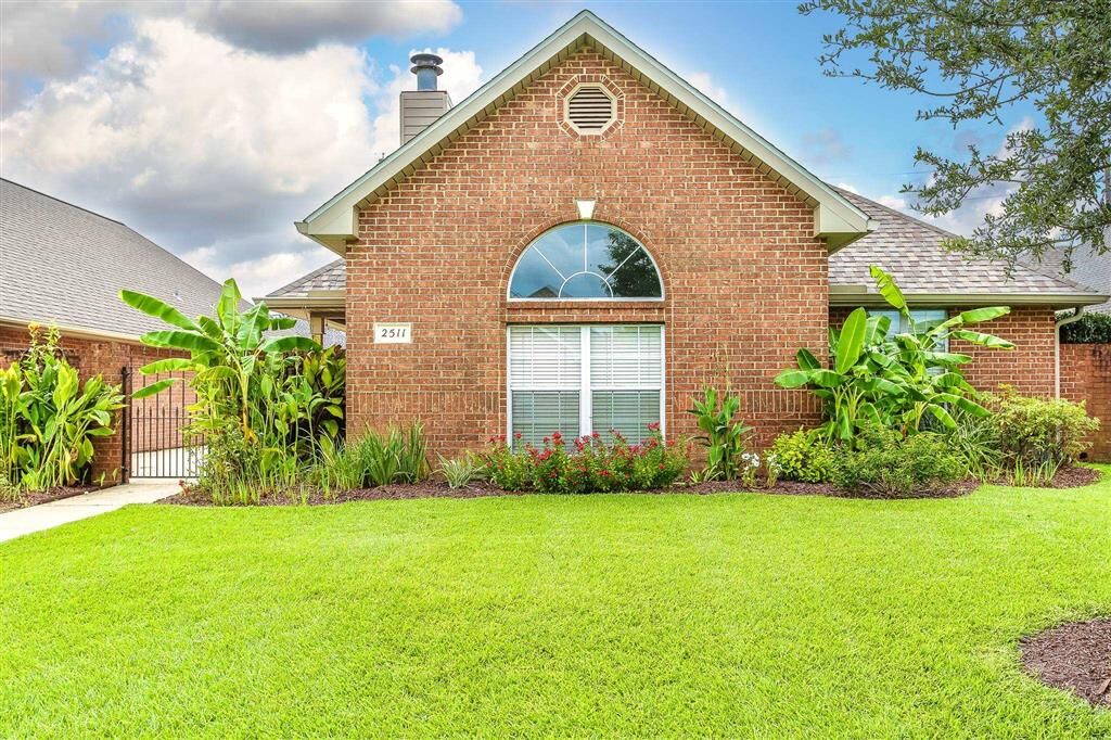 Property Photo: 2511 Vogue Drive LA 70605