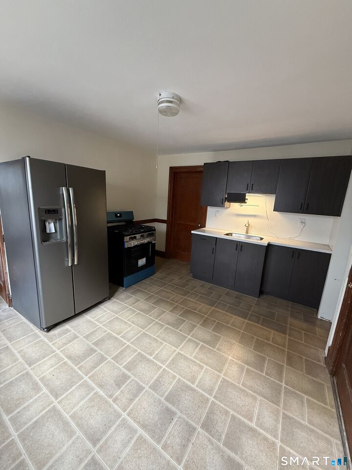 Property Photo: 36 Oakwood Avenue First Floor CT 06119