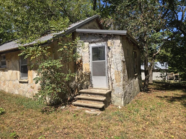Property Photo:  302 S Ritter Street  MO 65608 