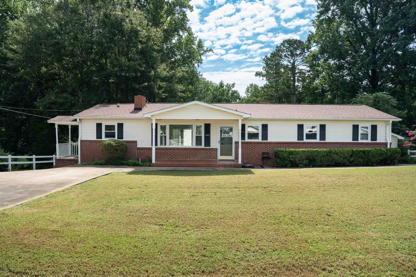 Property Photo:  290 Beacon Light Road  SC 29307 