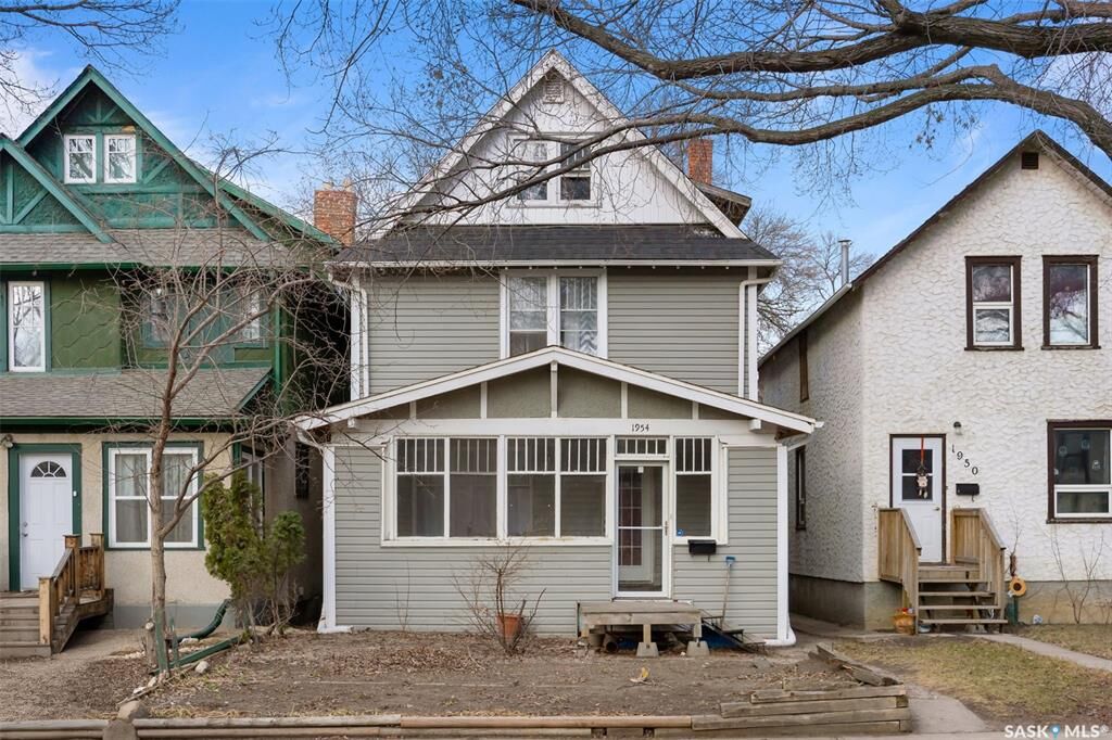 Property Photo:  1954 Garnet Street  SK S4T 2Z4 
