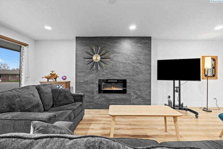 Property Photo: 10013 W Argent Road WA 99301