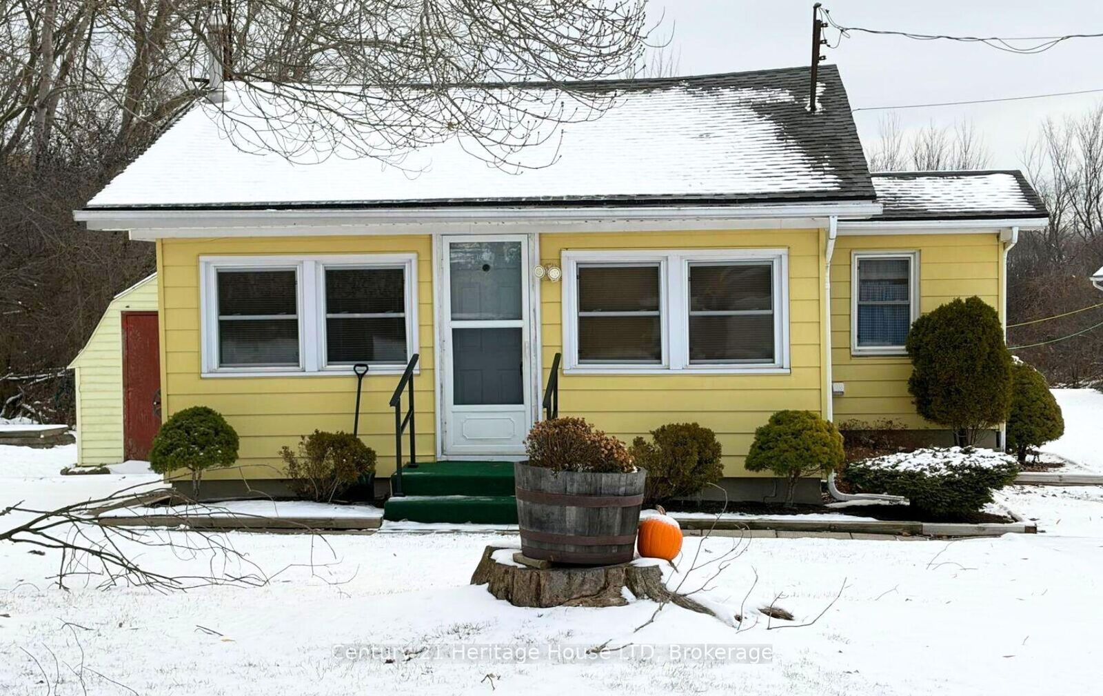 Property Photo:  690 Bridge Street  ON L2A 5M4 