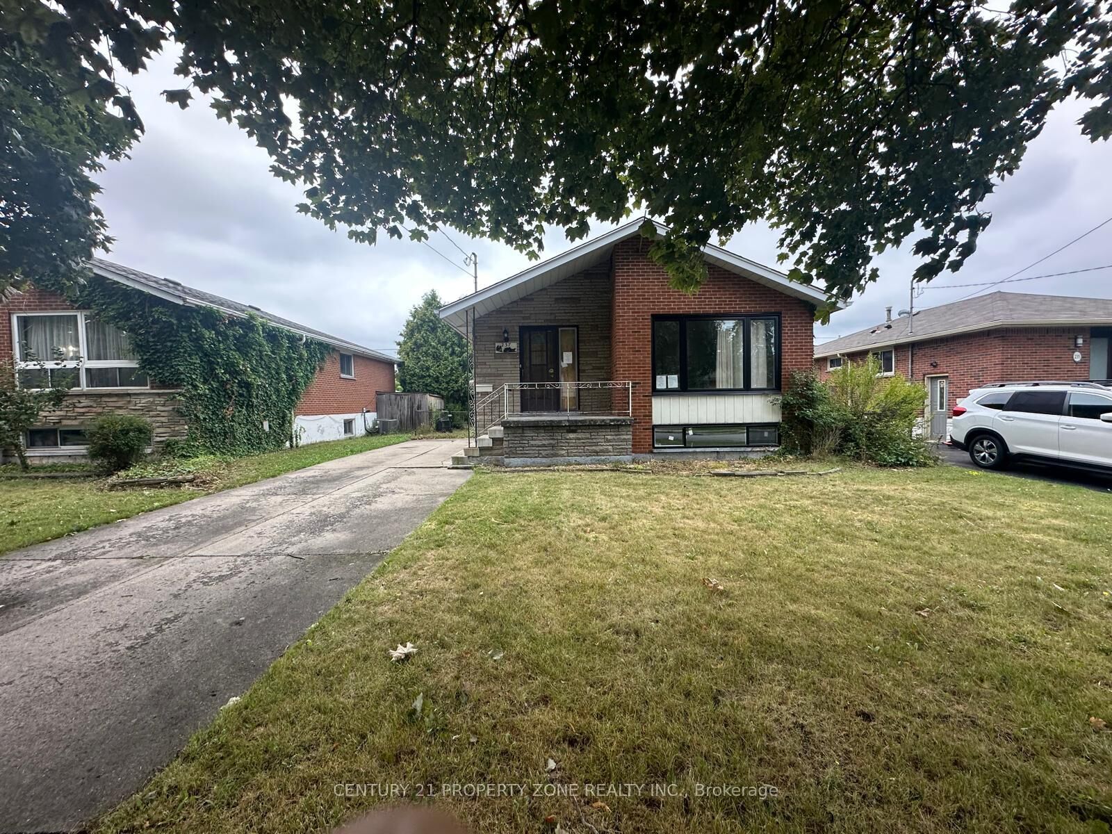 Property Photo:  237 Fernwood Crescent  ON L8T 3L7 