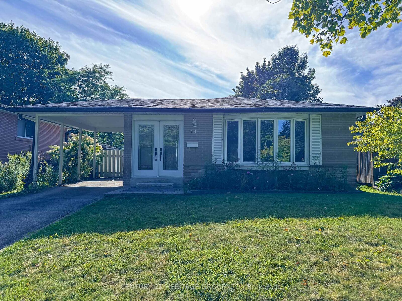Property Photo:  44 Devins Drive  ON L4G 2Z1 