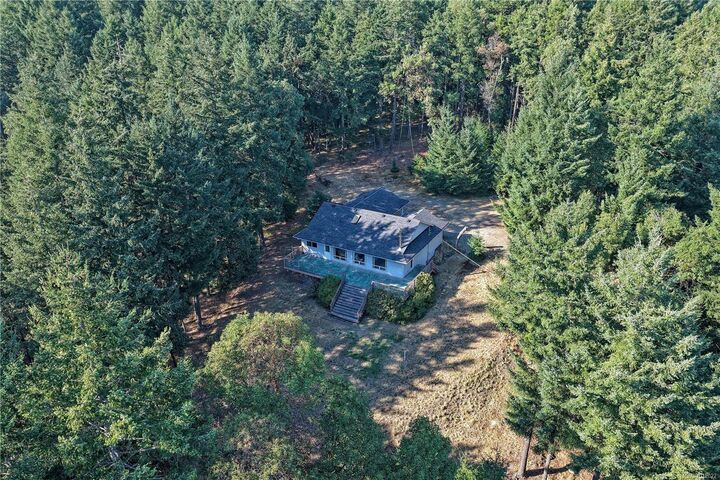 Property Photo:  229 Cormorant Cres  BC V8K 1G8 