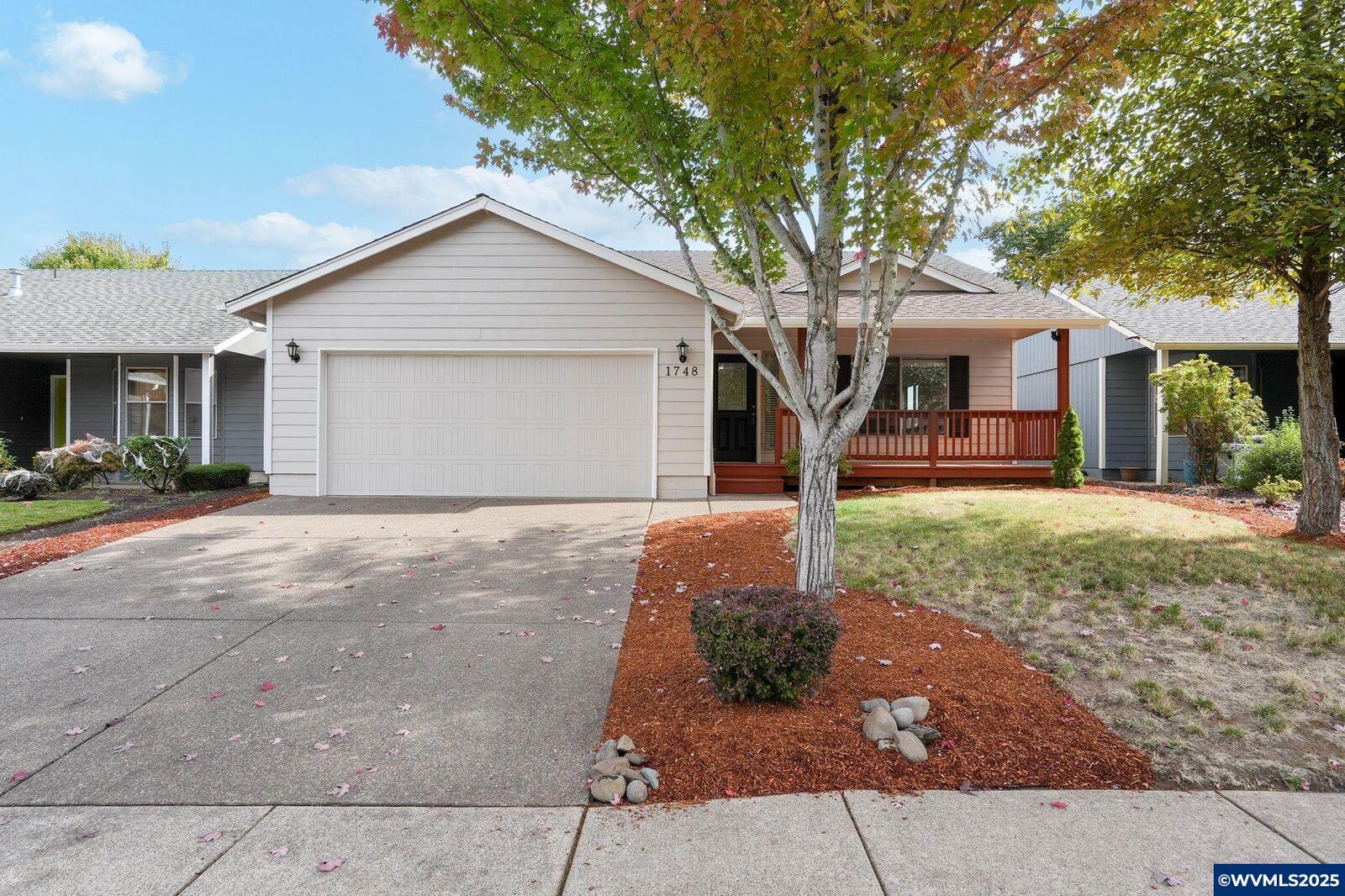 Property Photo:  1748 Salmon River St NW  OR 97304 