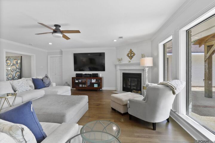 Property Photo: 8945 Round Oak Dr LA 70817