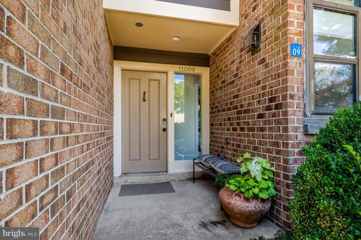 Property Photo: 11009 Thrush Ridge Road VA 20191