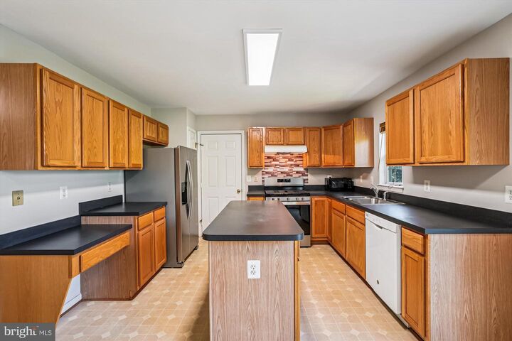 Property Photo: 17244 American Elm Court VA 22026