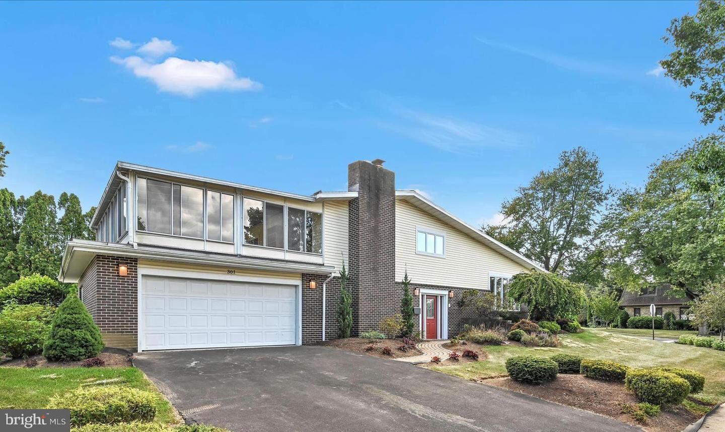 Property Photo:  301 Warwick Drive  PA 19610 