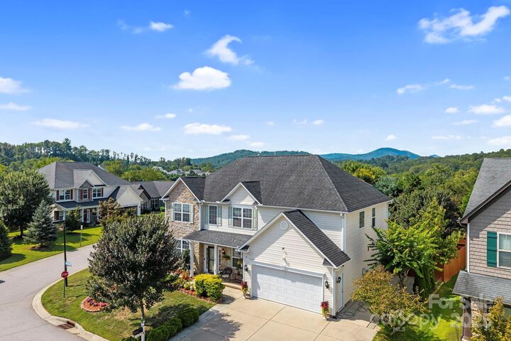 Property Photo: 2 Breyerton Court NC 28804