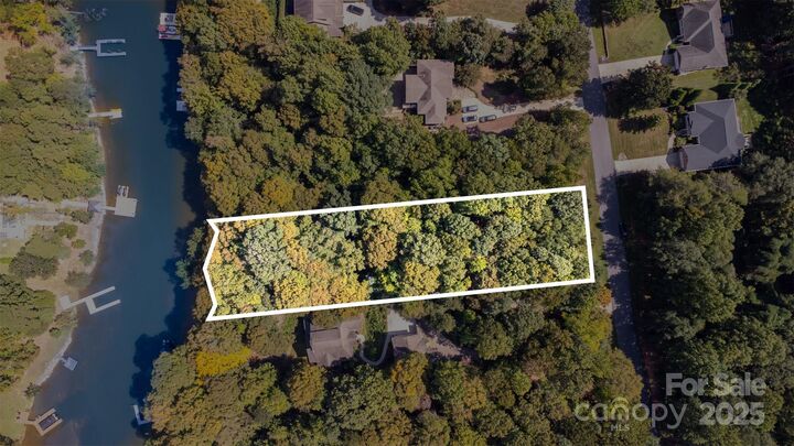 Property Photo:  8068 Summit Ridge Drive  NC 28609 