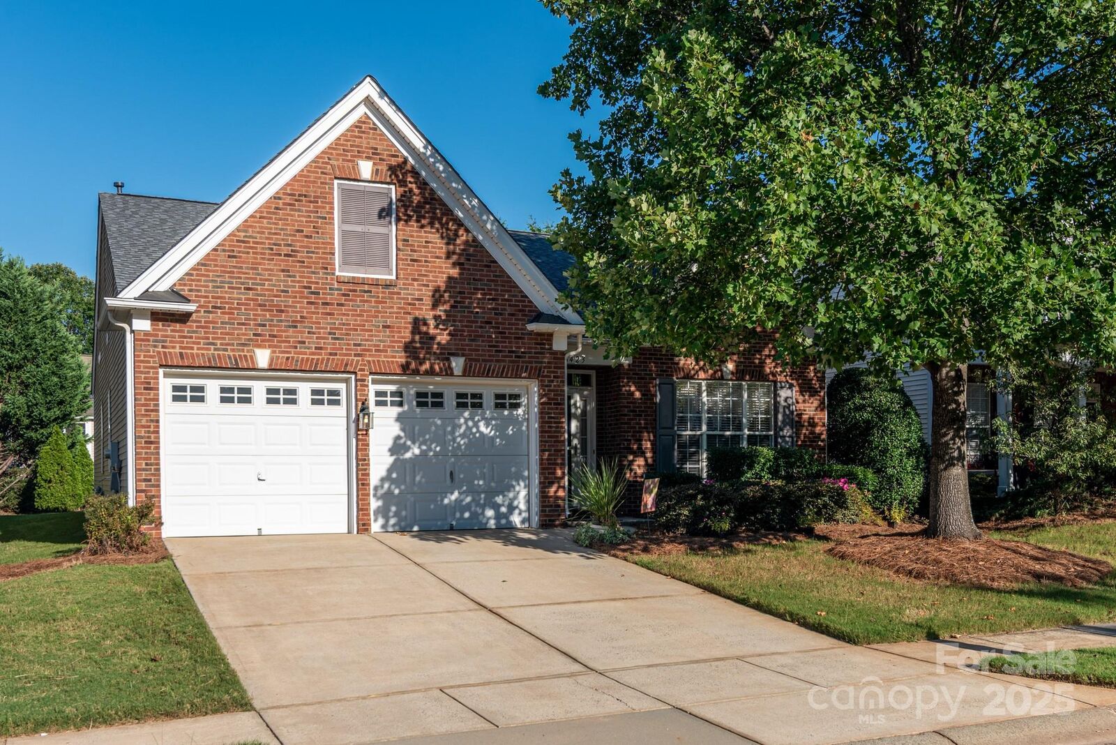 Property Photo: 6423 Ridgeview Commons Drive NC 28269