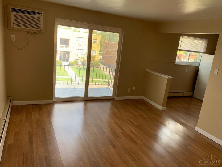 Property Photo: 3321 Camvic Terrace OH 45211