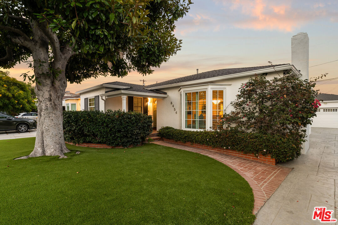 Property Photo: 8454 Truxton Ave CA 90045