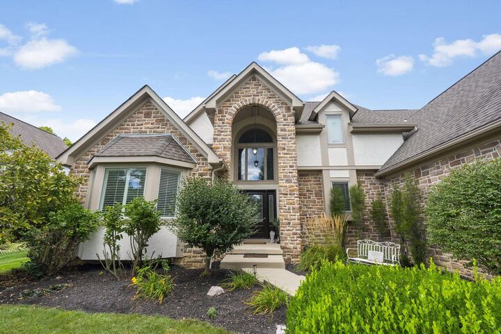 6302 Heritage Lakes Drive  Hilliard OH 43026 photo