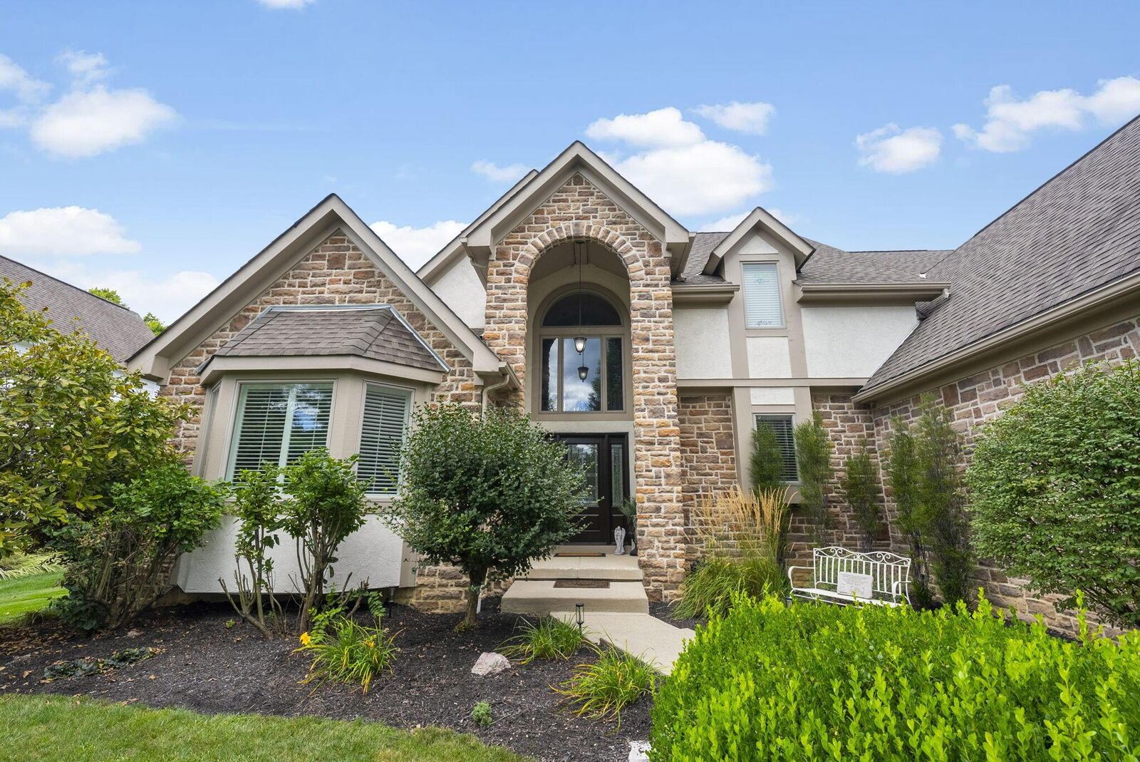 Property Photo: 6302 Heritage Lakes Drive OH 43026