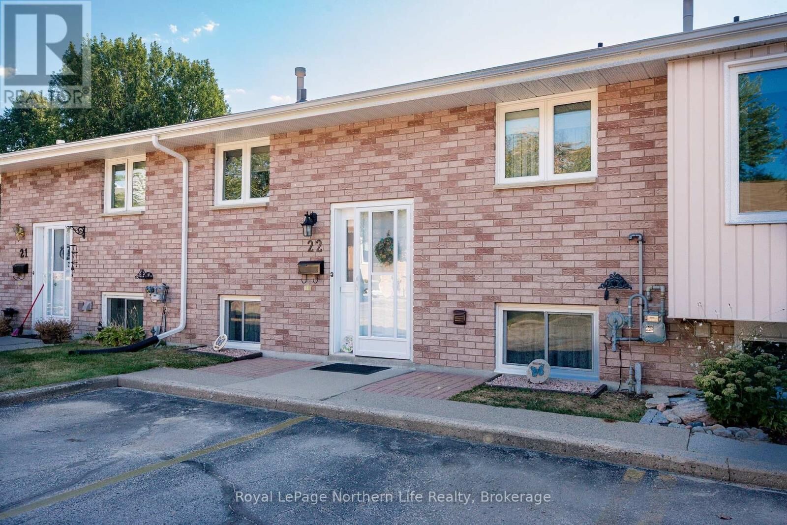 Property Photo: 624 Lakeshore Drive 22 ON P1A 2E8