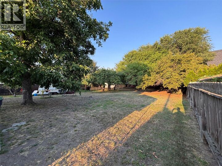 Photo de la propriété:  3049 Gordon Drive  BC V1W 3R1 