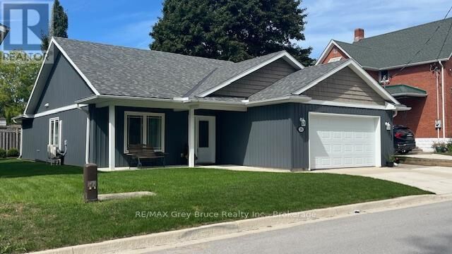 Property Photo:  206 4th Avenue Southwest  ON N0G 1L0 