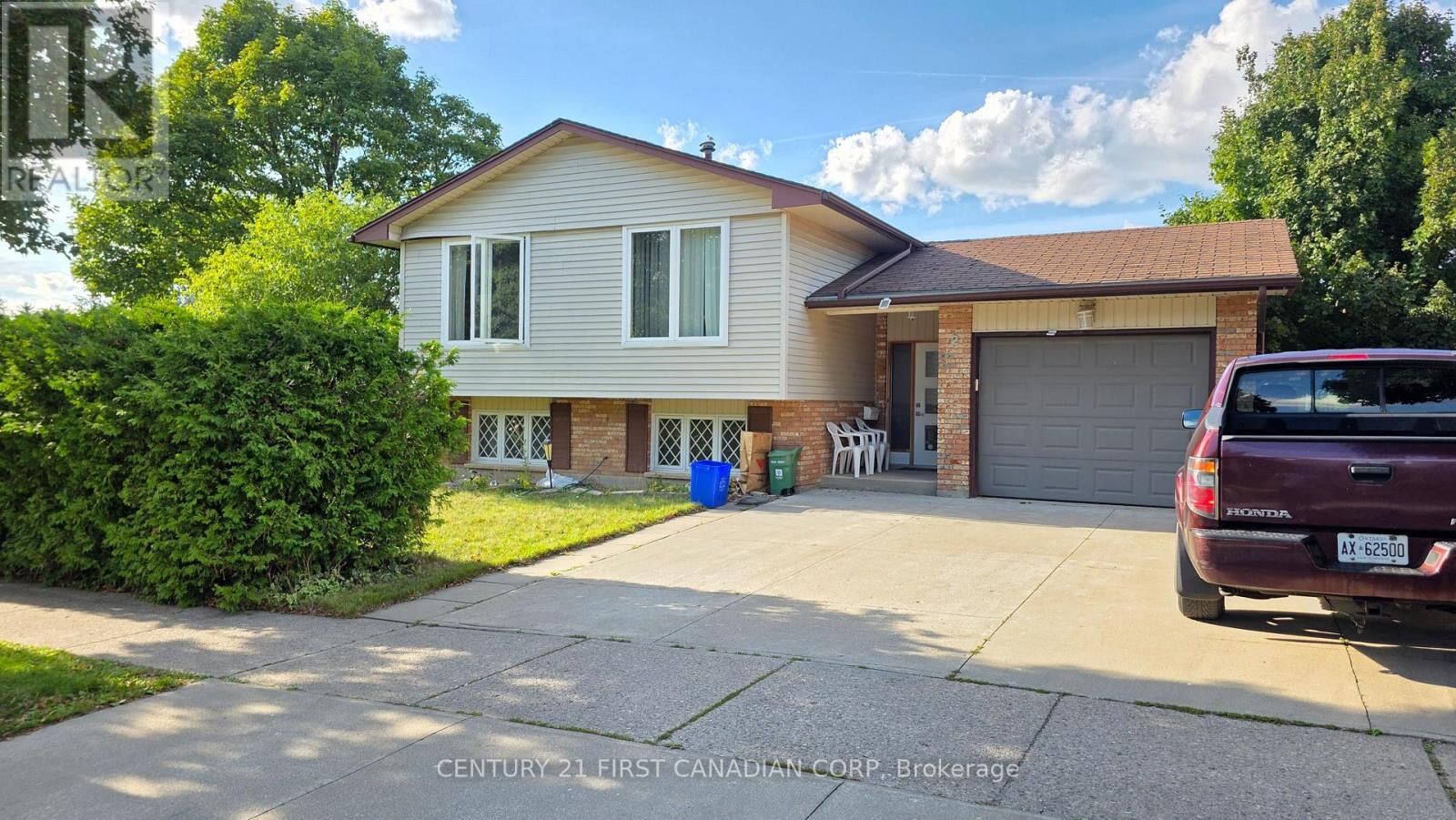 Property Photo: 2 Muriel Crescent ON N6E 2K5