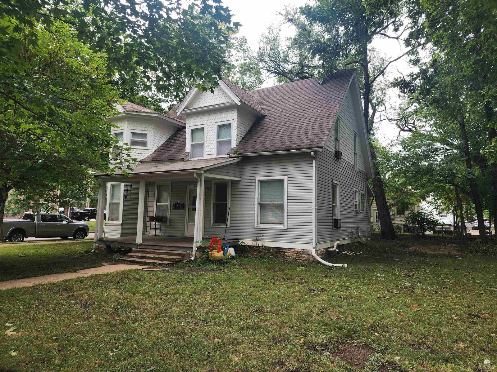 Property Photo: 1001 Fremont Street KS 66502