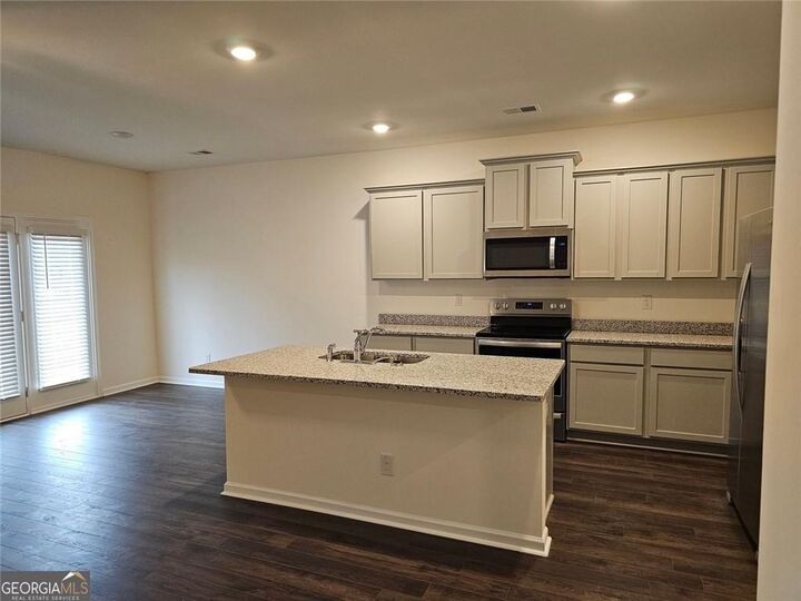 Property Photo: 108 Hampton Circle GA 30253
