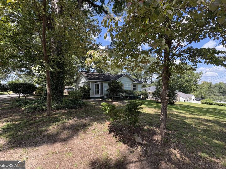 Property Photo: 203 Hillside Circle GA 30223