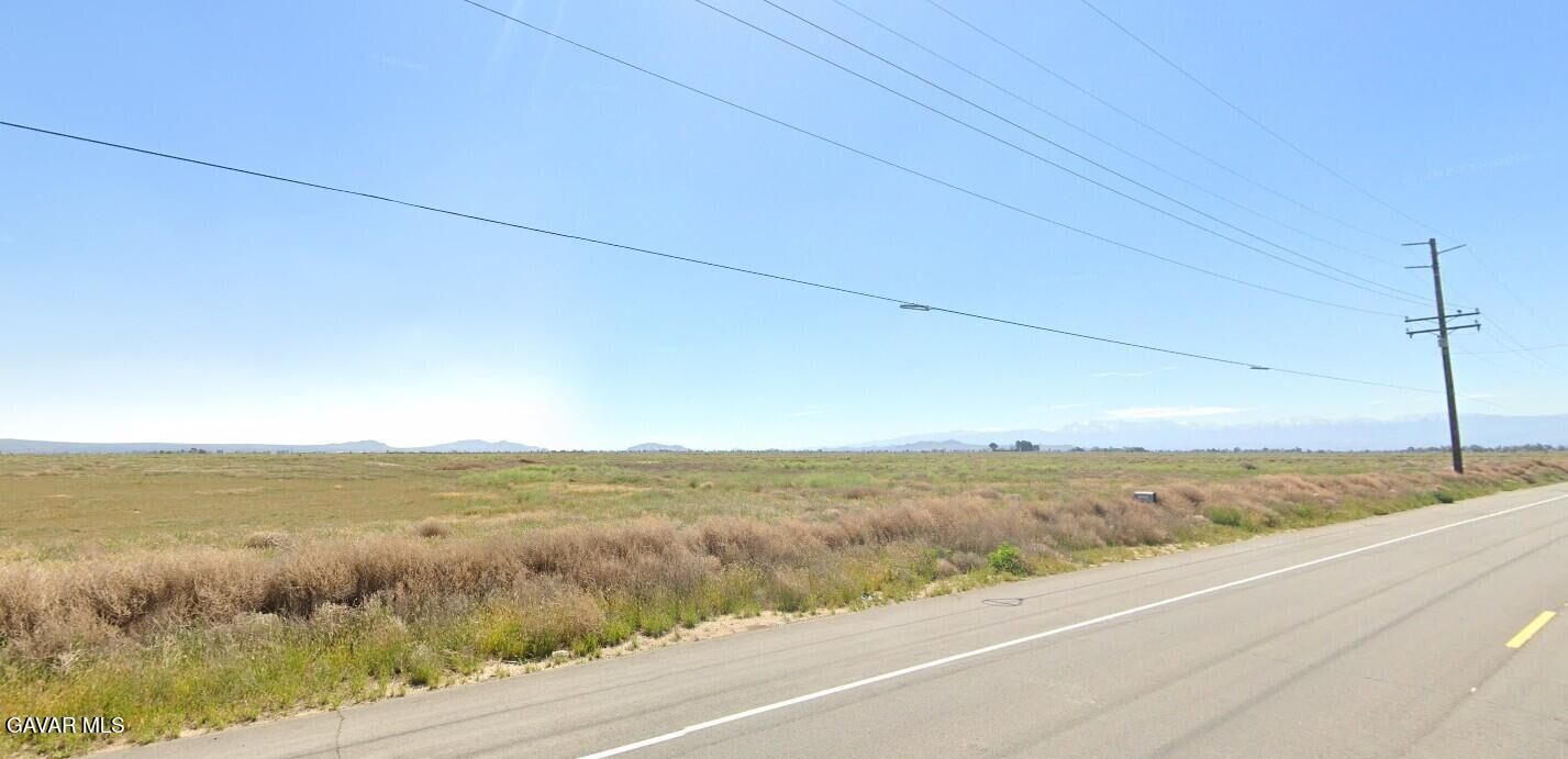 Property Photo: 45762 E 90th Street CA 93535