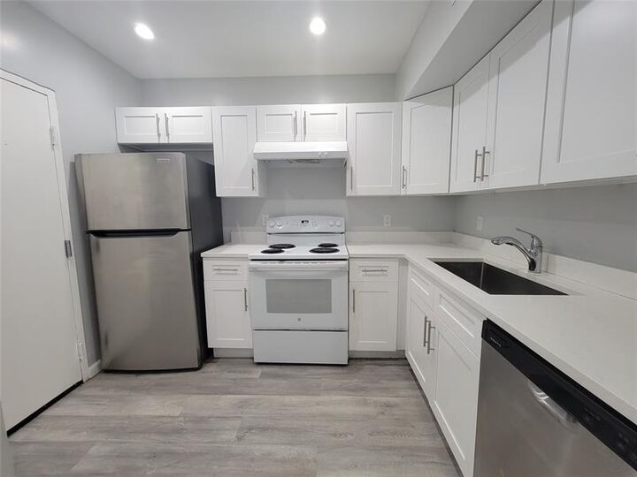 Property Photo: 3700 NW 21st St 414 FL 33311