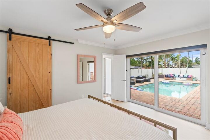 Property Photo:  261 SE 8th St  FL 33060 
