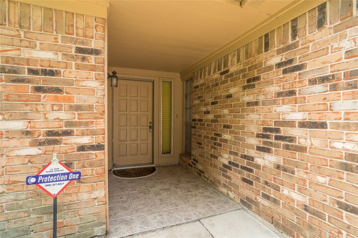 Property Photo: 16002 La Avenida Drive TX 77062