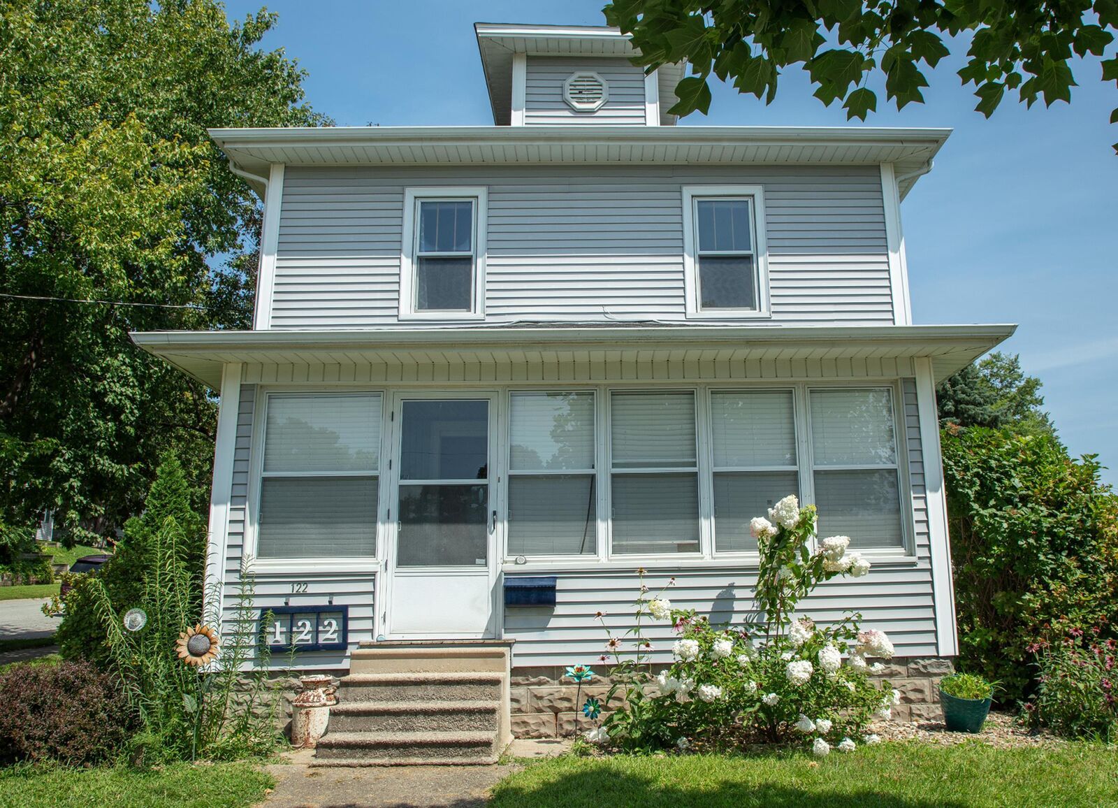 Property Photo:  122 NE 7th Street  IA 50677 