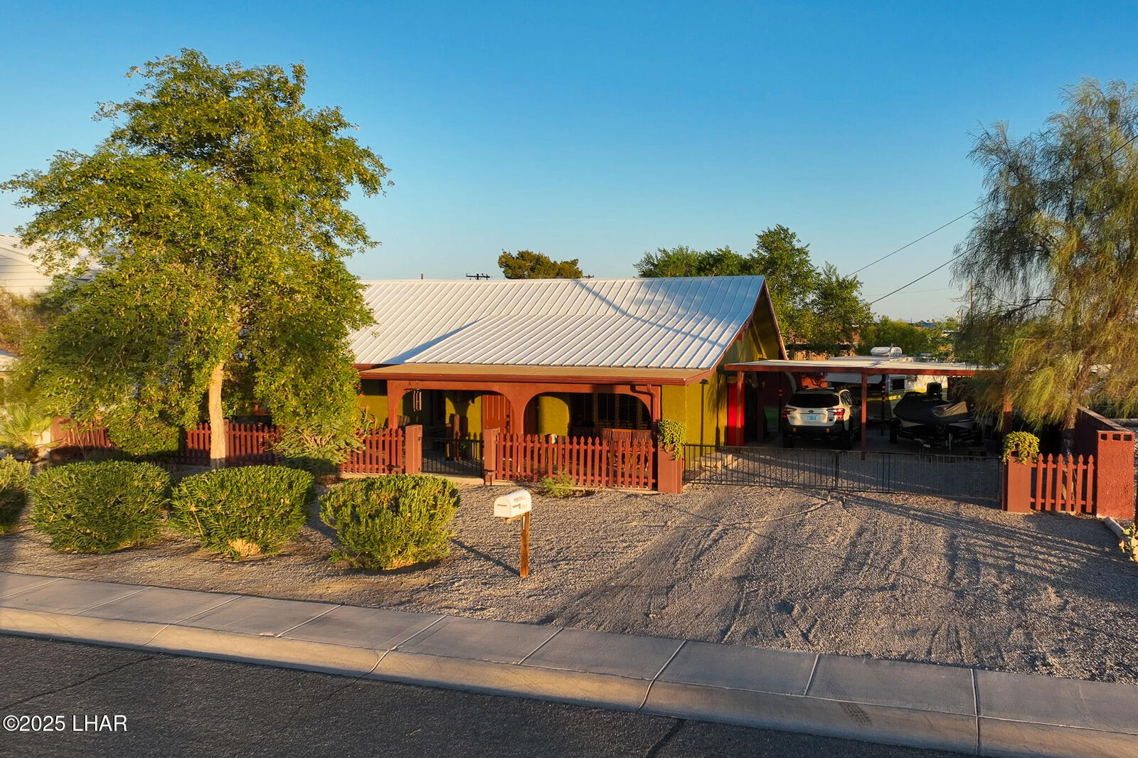 Property Photo: 1321 W 8th St AZ 85344