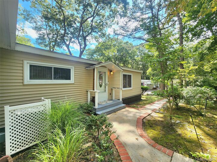 Property Photo:  525 Riverleigh Avenue 67  NY 11901 