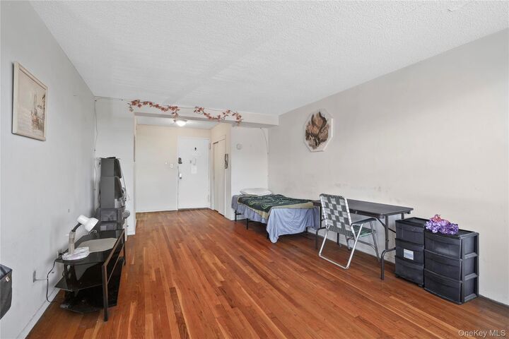 Property Photo: 84-20 153rd Avenue 5H NY 11414