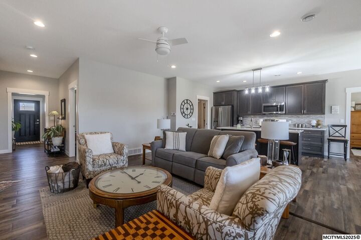Property Photo:  1400 Blake Dr  IA 50428 