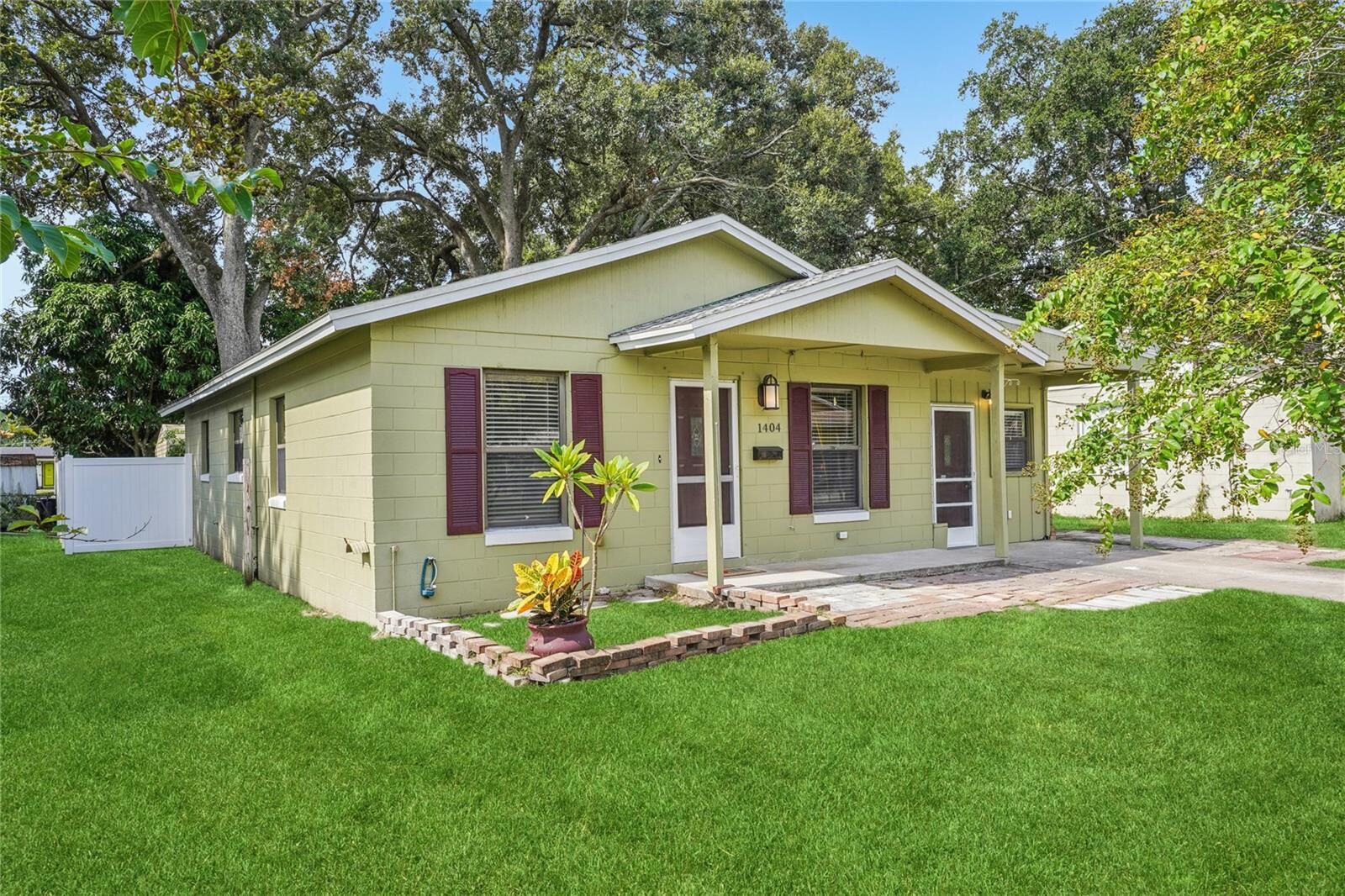 Property Photo: 1404 Davidson Street FL 32804