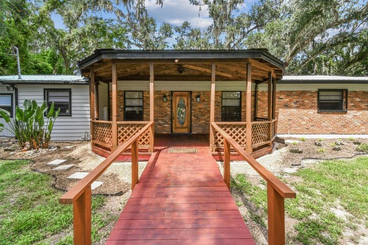 Property Photo:  2818 Viola Lane  FL 33594 