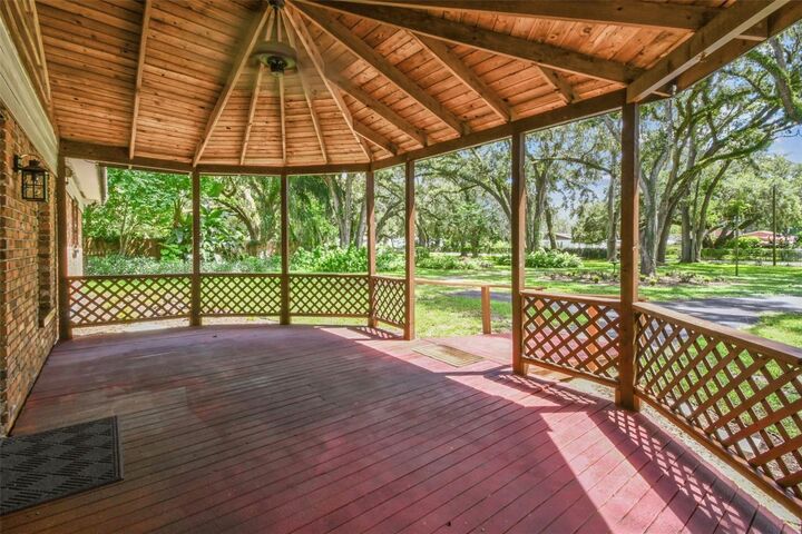 Property Photo:  2818 Viola Lane  FL 33594 