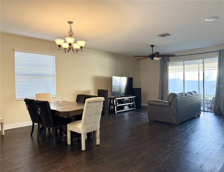 Property Photo: 1711 Palm Warbler Ln FL 33570