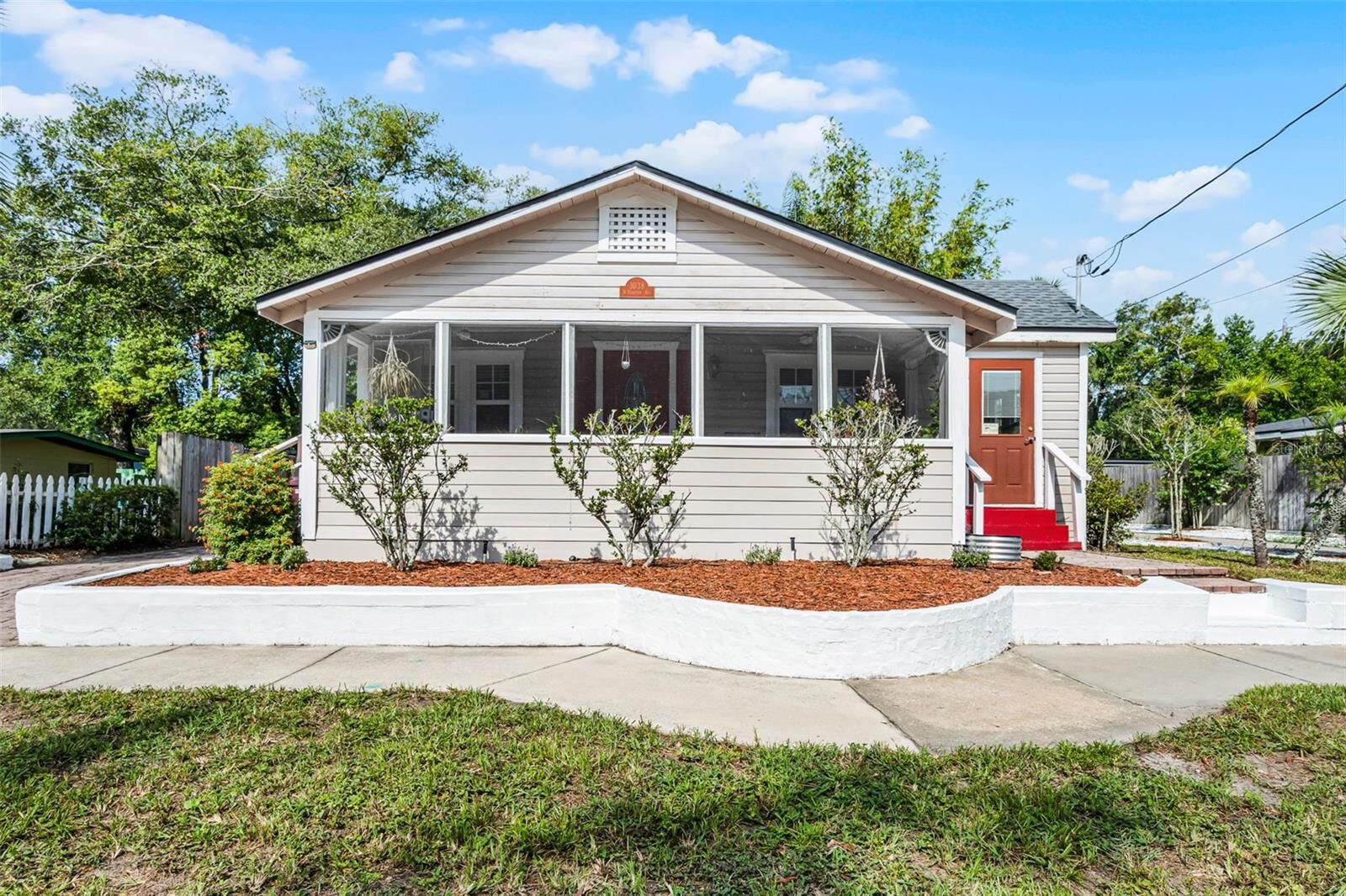 Property Photo: 1038 N Hampton Avenue FL 32803